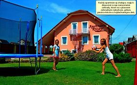 Chalupa Riviera A Apartmany Riviera - Liptov Besenova